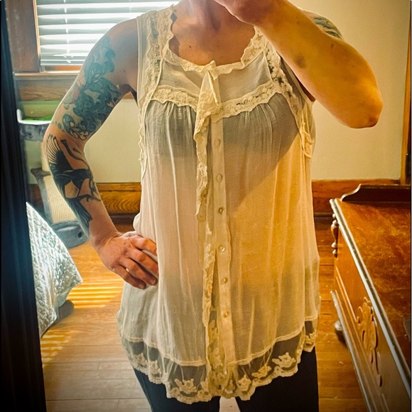 Sleeveless sheer lace button up victorian style blouse - Picture 3 of 11